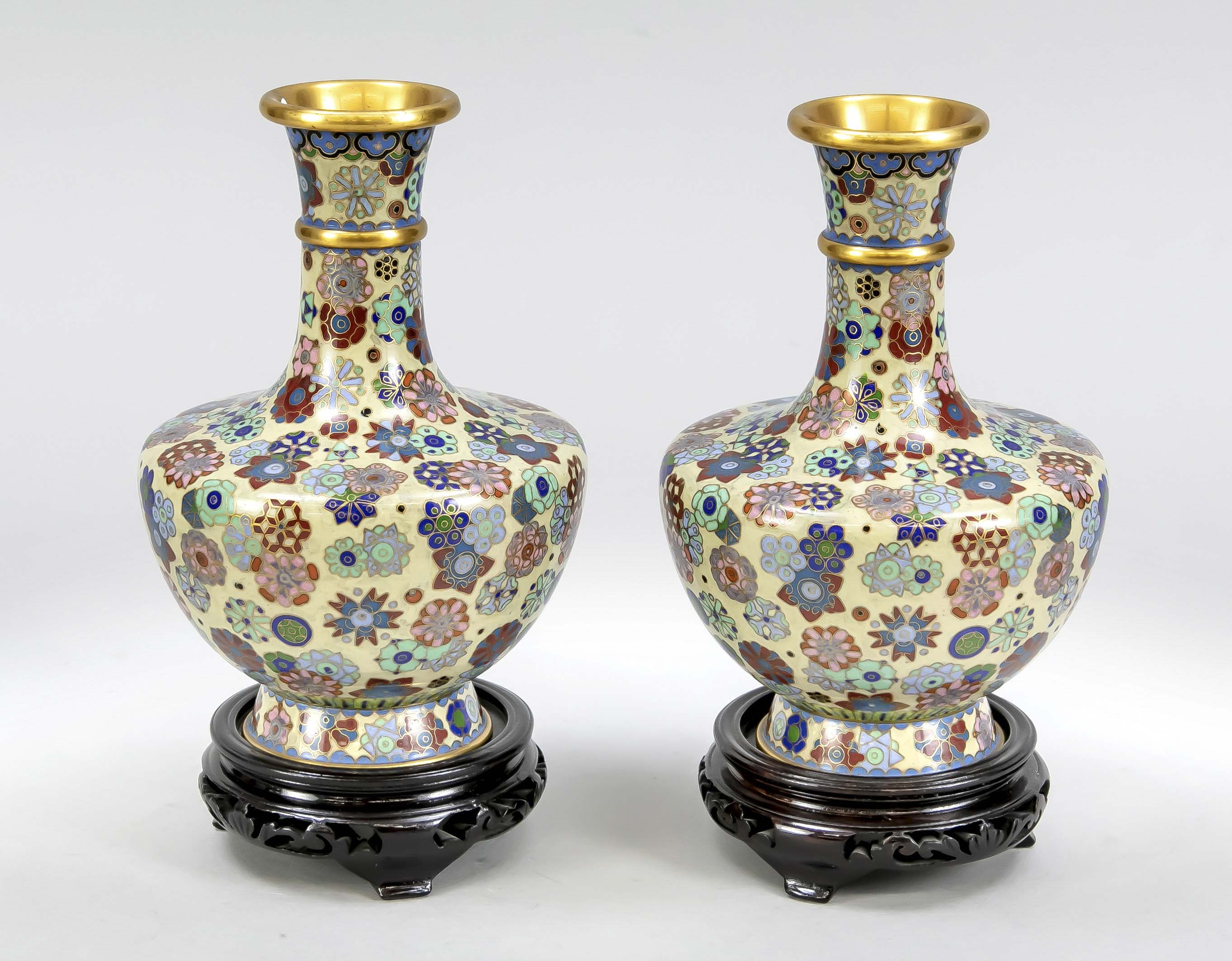 Paar Cloisonné Vasen, China, 20