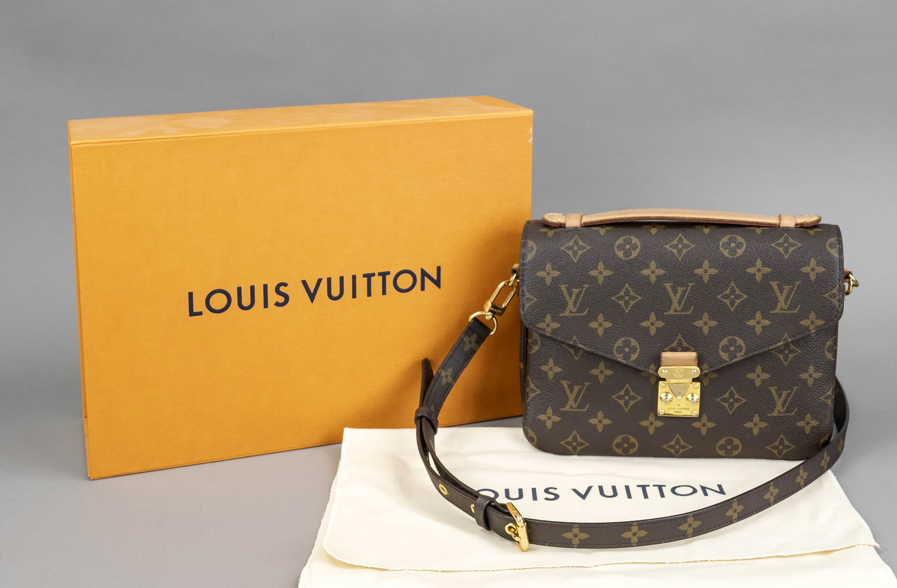 Louis Vuitton: A Keepall 50 travel bag of brown monogram canvas with  brown leather trimmings and gold tone hardware. – Bruun Rasmussen  Auctioneers