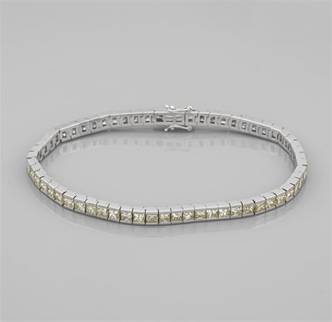 Fancy diamond bracelet WG 750/000 wit