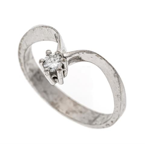 Brilliant-cut diamond solitaire ring