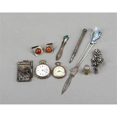 Mixed lot of ten small items, 2