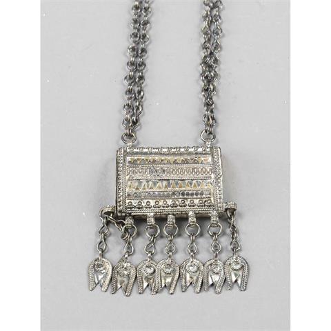 Traditional costume necklace wi