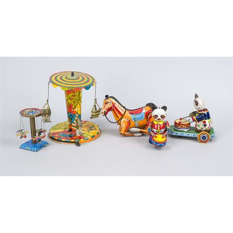 5 x tin toy with winding mechan