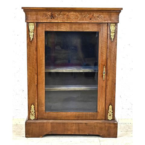 Display cabinet from around 186