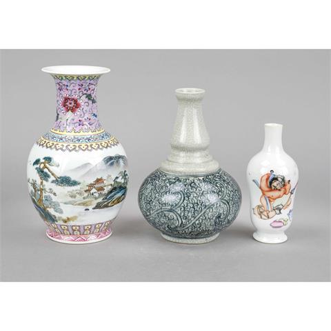 Mixed lot of 3 vases, China, 19