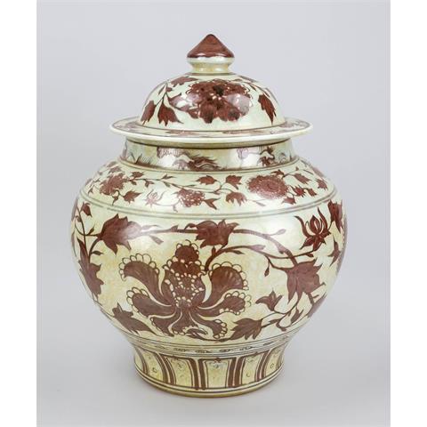Large lidded vase with copper-r