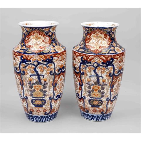 Pair of Imari vases, Japan 19th