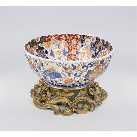 Imari chrysanthemum bowl with E