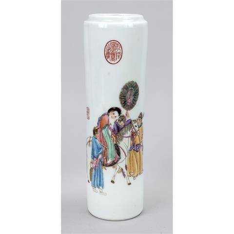 Famille Rose Stangenvase, China