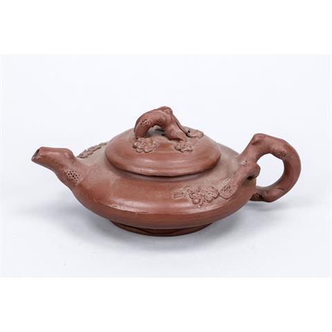 Small Yixing teapot, China, 20t