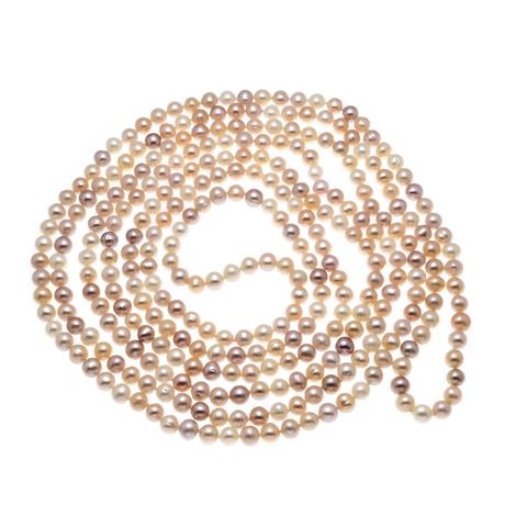 Very long cultured pearl neckla